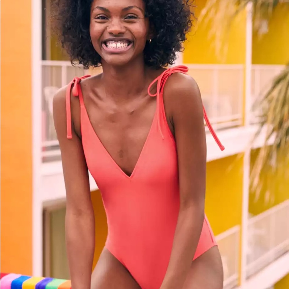 Aerie V One Piece Swimsuit 🩱